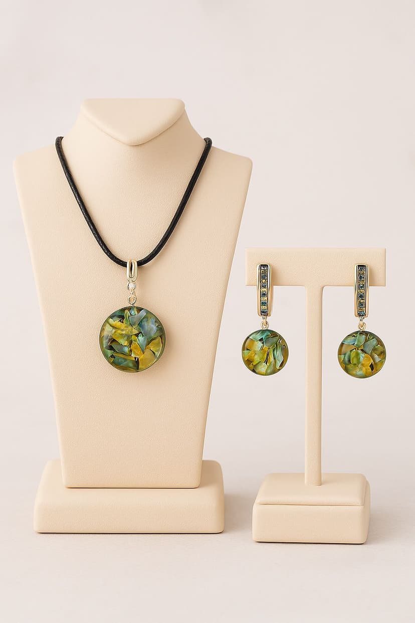 Набор украшений из зеленого перламутра